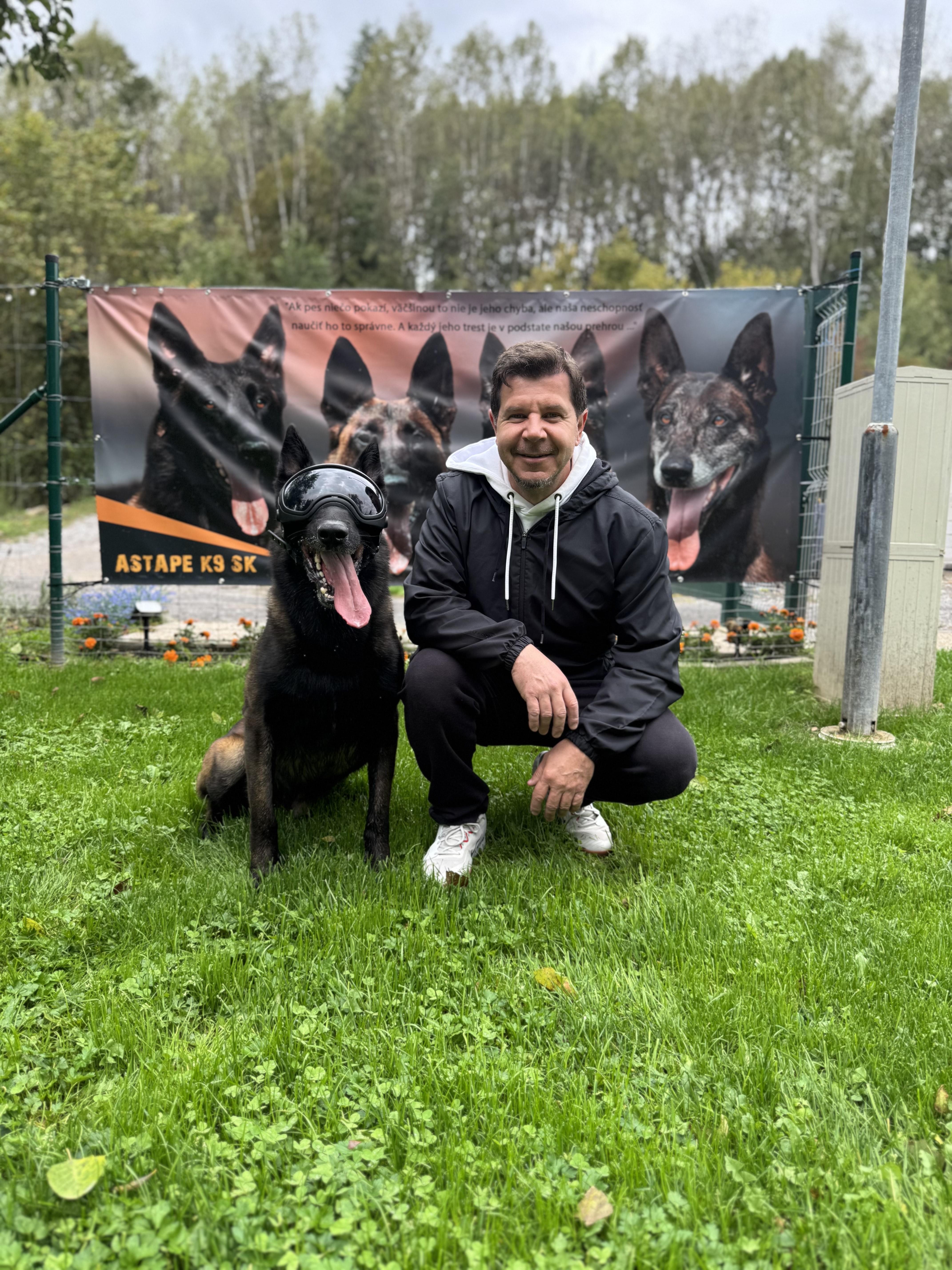 2025.Set.27 - Pai do Taurus na Eslovaquia, Cannibal Rebel Dog